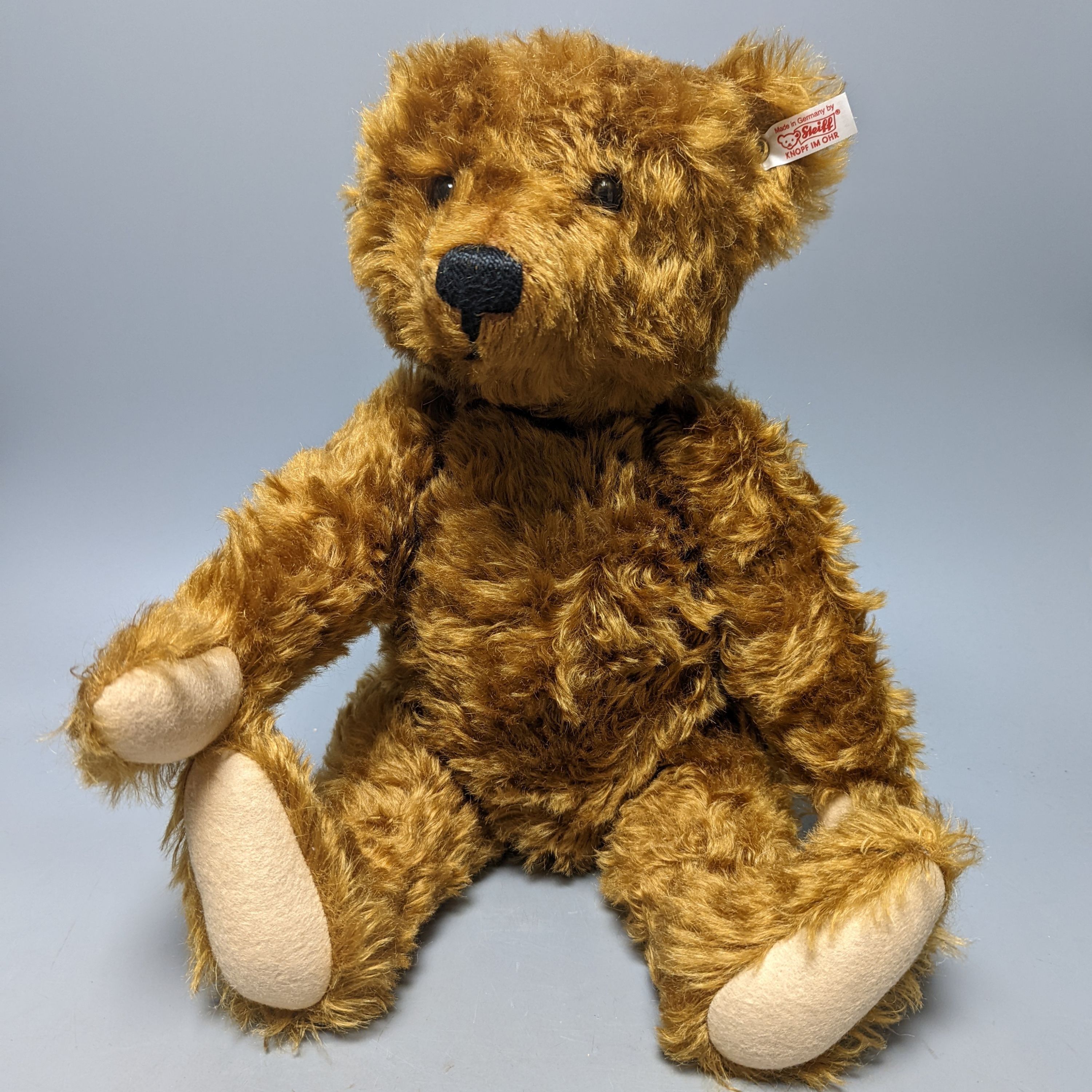 A Steiff Limited Edition cinnamon '£110,00 Bear 19' Danbury Mint with bag. Bear 47 cms high.